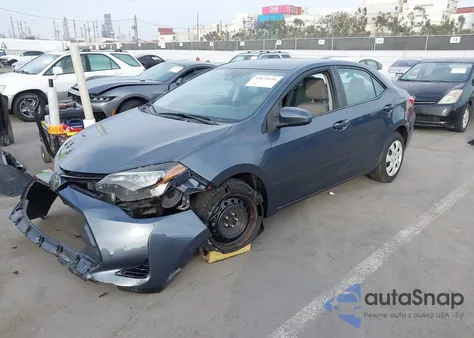 2018 Toyota Corolla Le z USA, uszkodzony, nr VIN 5YFBURHEXJP809725